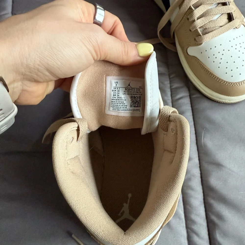 Air Jordan Sneakers - Picture 3 of 3